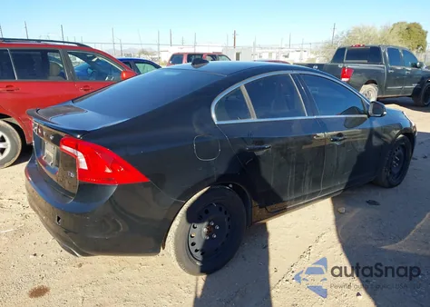 2015 Volvo S60 T5 Premier z USA, uszkodzony, nr VIN YV126MFB4F1299836